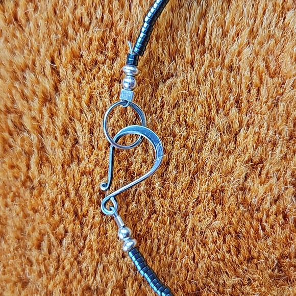 Faux pearl and seed bead necklace 15 inch - Picture 3 of 3